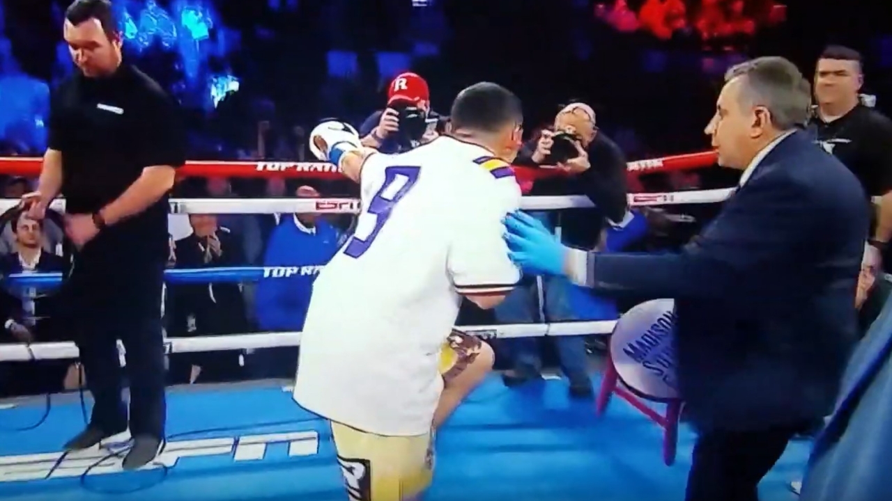 VIDEO: Teofimo Lopez Secures IBF Lightweight Championship And Rocks Joe  Burrow Jersey Afterward