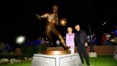 Kim Mulkey honored with statue at Louisiana Tech