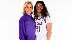 Kim Mulkey announces the signing of guard Chloe Larry