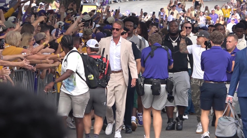 WATCH: Lane Kiffin, LSU make their way down Victory Hill before Texas A&M